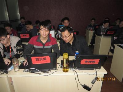 进入课堂，看公司员工的学习情况