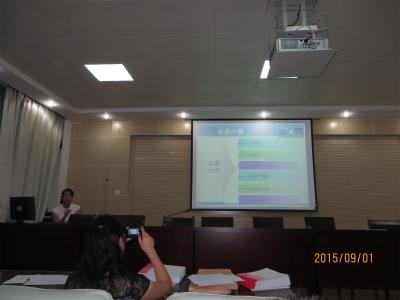 杨素锦做“如何备课、说课、讲课”