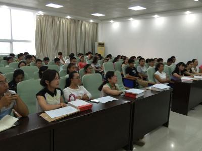 参加动员会的师生